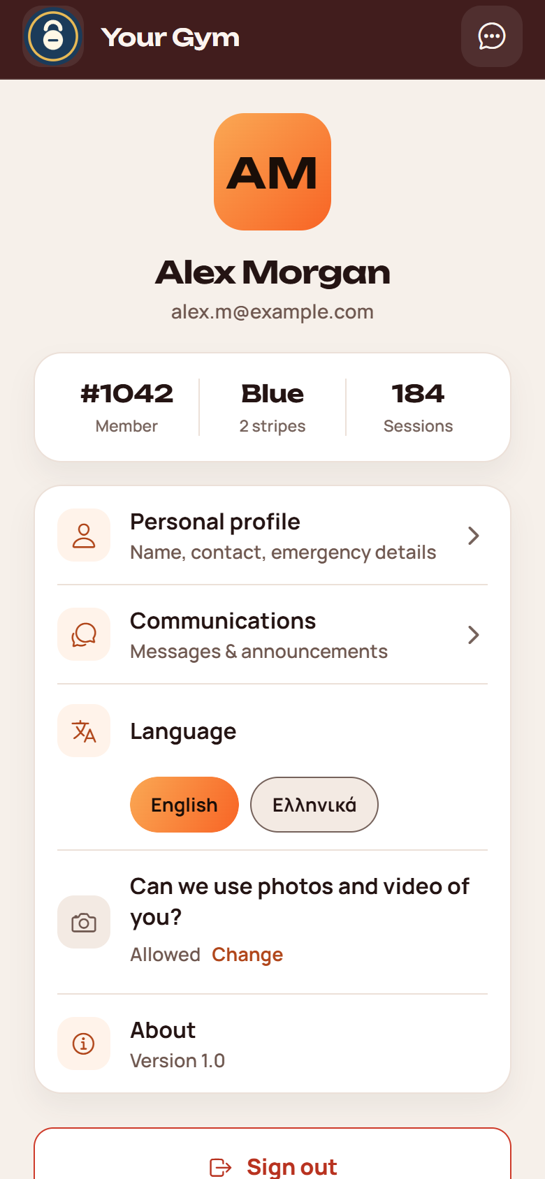 A member's profile in the Membry app: member number, belt and sessions, with profile, messages and language settings.